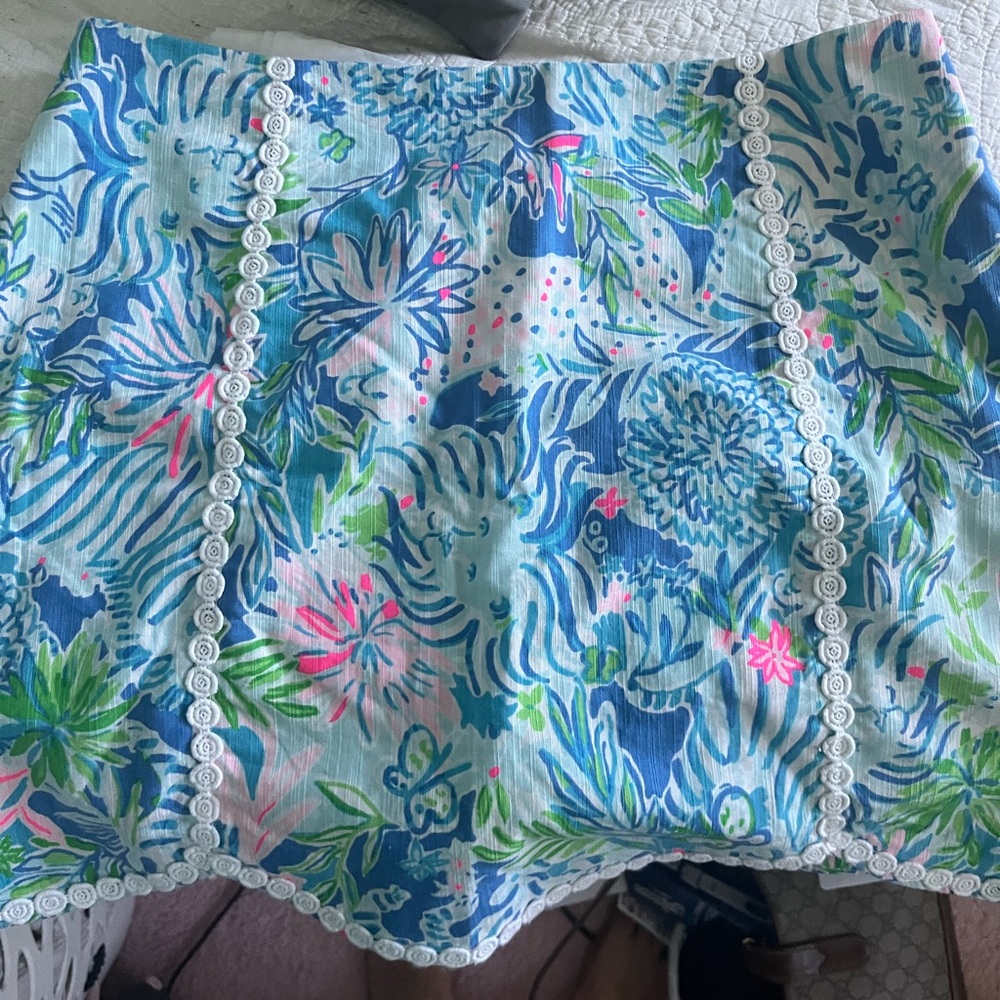 lilly pulitzer blue lion print skort PLEASE SEND OFFERS